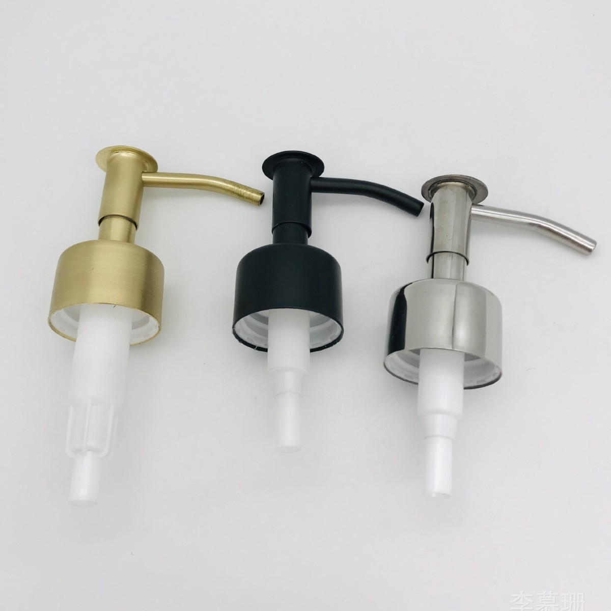 厂家供应不锈钢喷头、泵头。乳液瓶按压喷头.卫浴配件