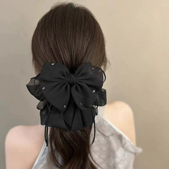 新商品のヘアピンの蝶結びは軽くて豪華で高級感があります。