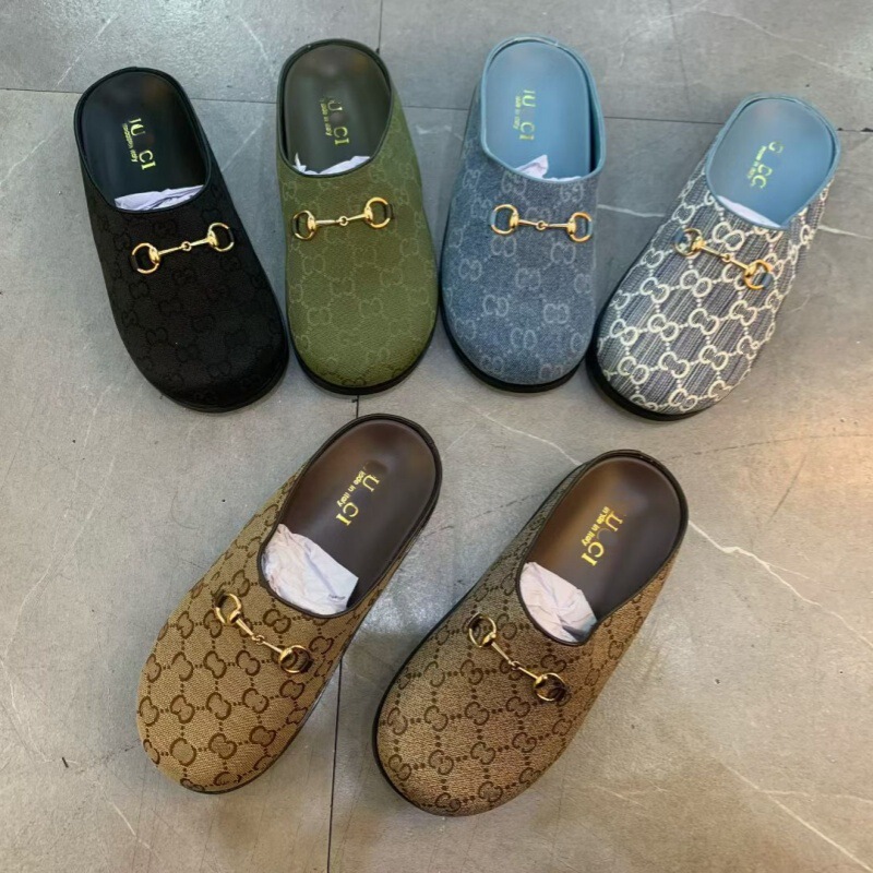 In stock, new model G-brand women's high-end open-toe slippers for outdoor wear, flat-soled mules with horsebit buckle, versatile slip-on slippers In stock, new model G-brand women's high-end open-toe slippers for outdoor wear, flat-soled mules with horsebit buckle, versatile slip-on slippers