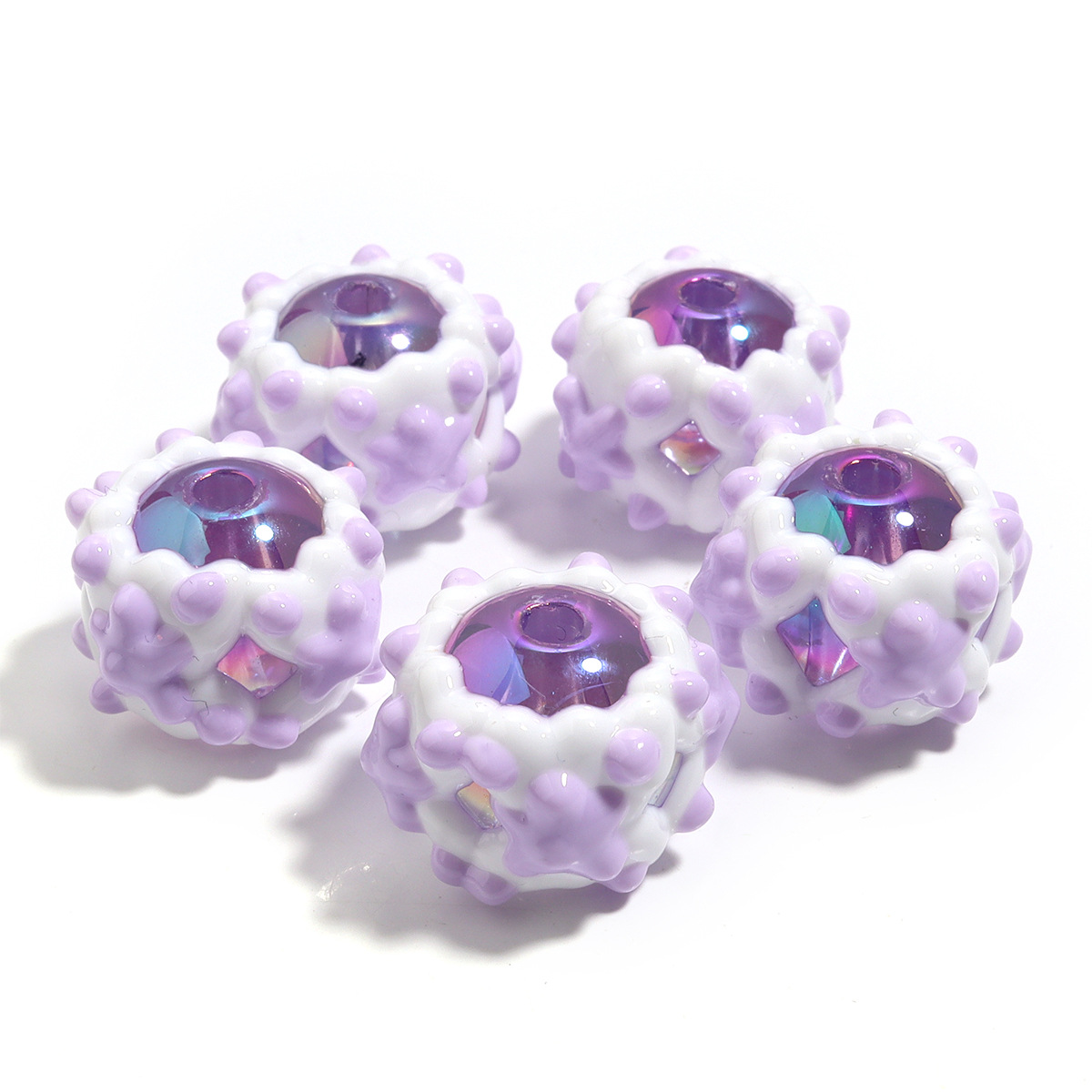 자주색과 흰색 크림