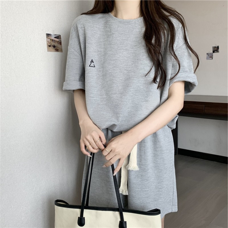 밝은 회색