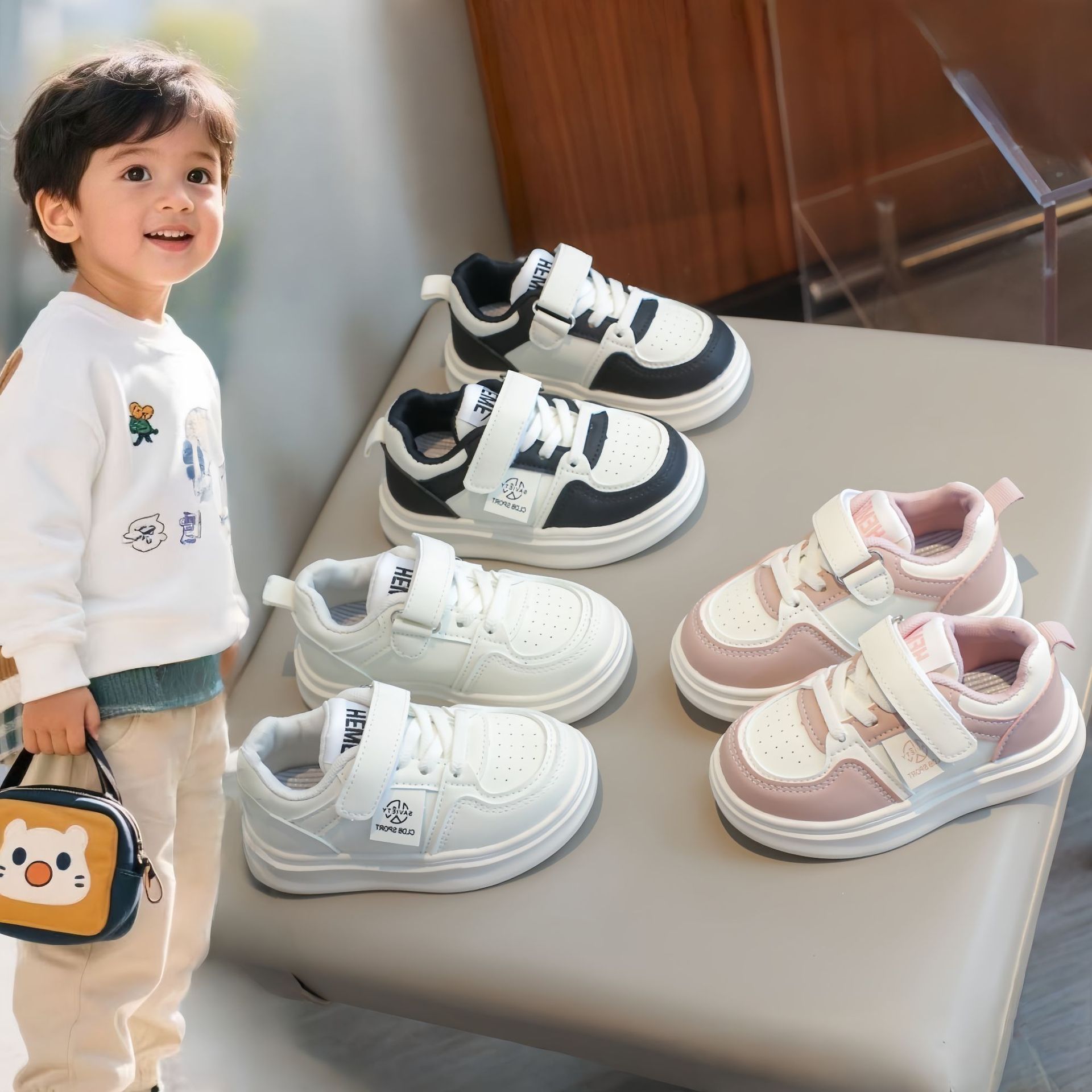 Zapatillas de deporte para niños 2025 otoño nuevo niño niña bebé zapatos de jardín de infantes zapatos blancos zapatos para niños pequeños