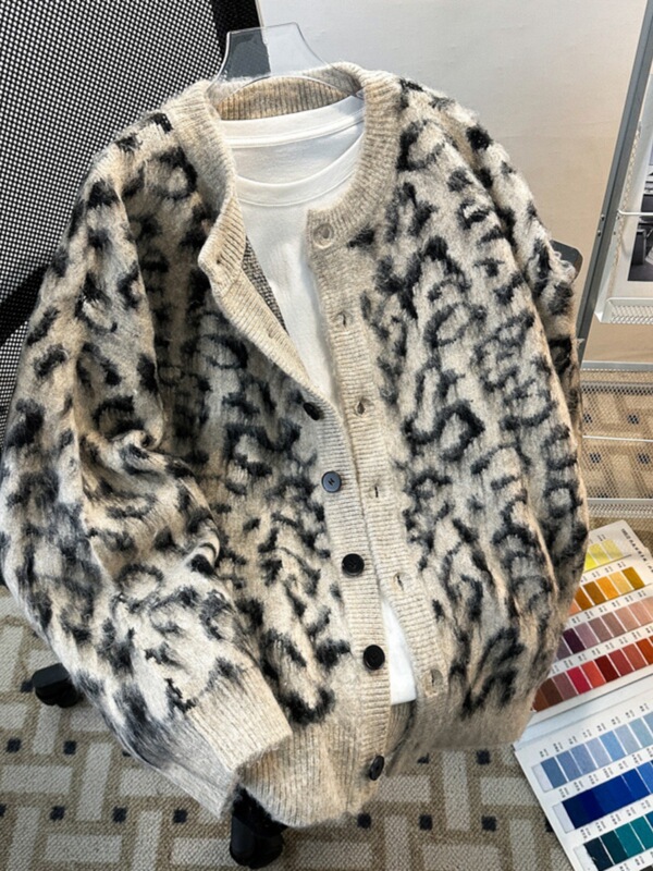 Trendy Leopard Print Cardigan Sweater for Men and Women, Spring Faux Mink Velvet Jacket, Loose American Style Cleanfit Knitwear Trendy Leopard Print Cardigan Sweater for Men and Women, Spring Faux Mink Velvet Jacket, Loose American Style Cleanfit Knitwear