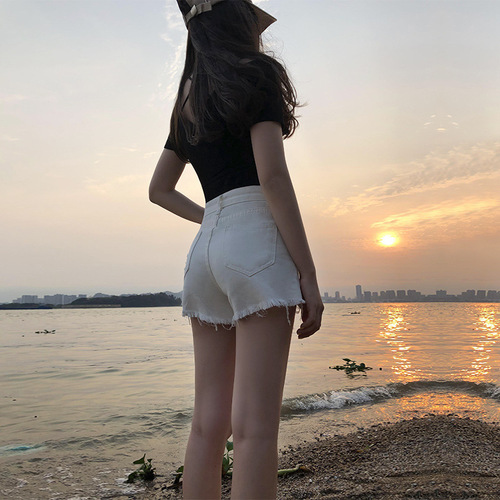 Too good looking! White button-down high-waisted denim shorts for women, A-line style loose wide-leg hot pants, 2025 summer.