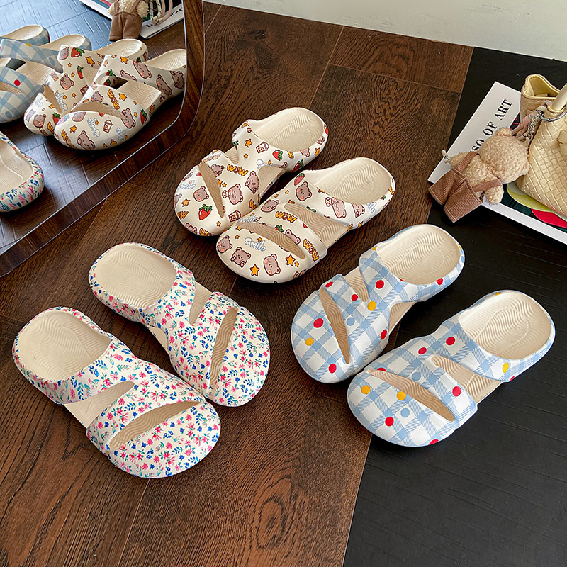 Summer fashionable slippers