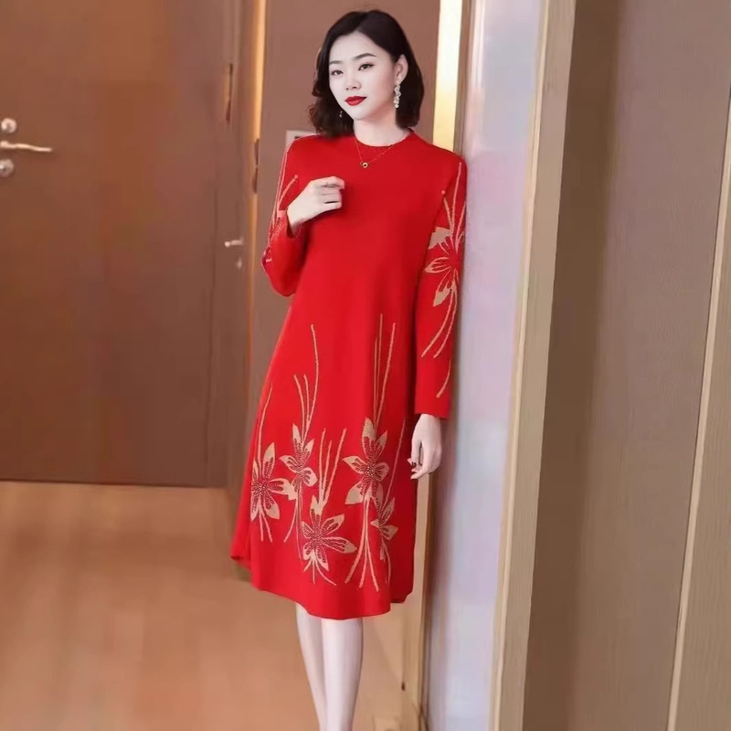 2026 New Red Mid-Length Dress for Women, Autumn and Winter Knit Base Dress for Mothers, Wedding Banquet Outfit for Mother-In-Law 2026 New Red Mid-Length Dress for Women, Autumn and Winter Knit Base Dress for Mothers, Wedding Banquet Outfit for Mother-In-Law