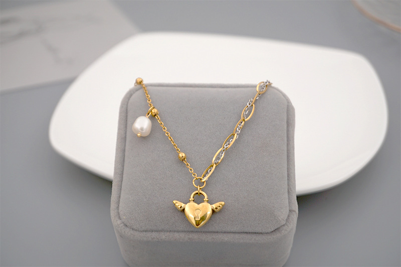 Retro Heart Shape Titanium Steel Pearl Plating Chain Pendant Necklace 1 Piece