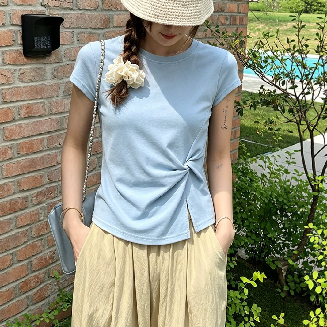 2026 Summer New Short-Sleeve T-Shirt for Women, Korean Style, Round Neck, Twisted Design, Slit, Slim Fit, Versatile, Stylish Top