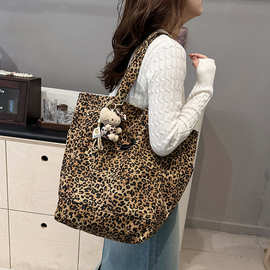 韩系豹纹帆布包可爱挂件女包大容量百搭单肩包慵懒风个性托特包
