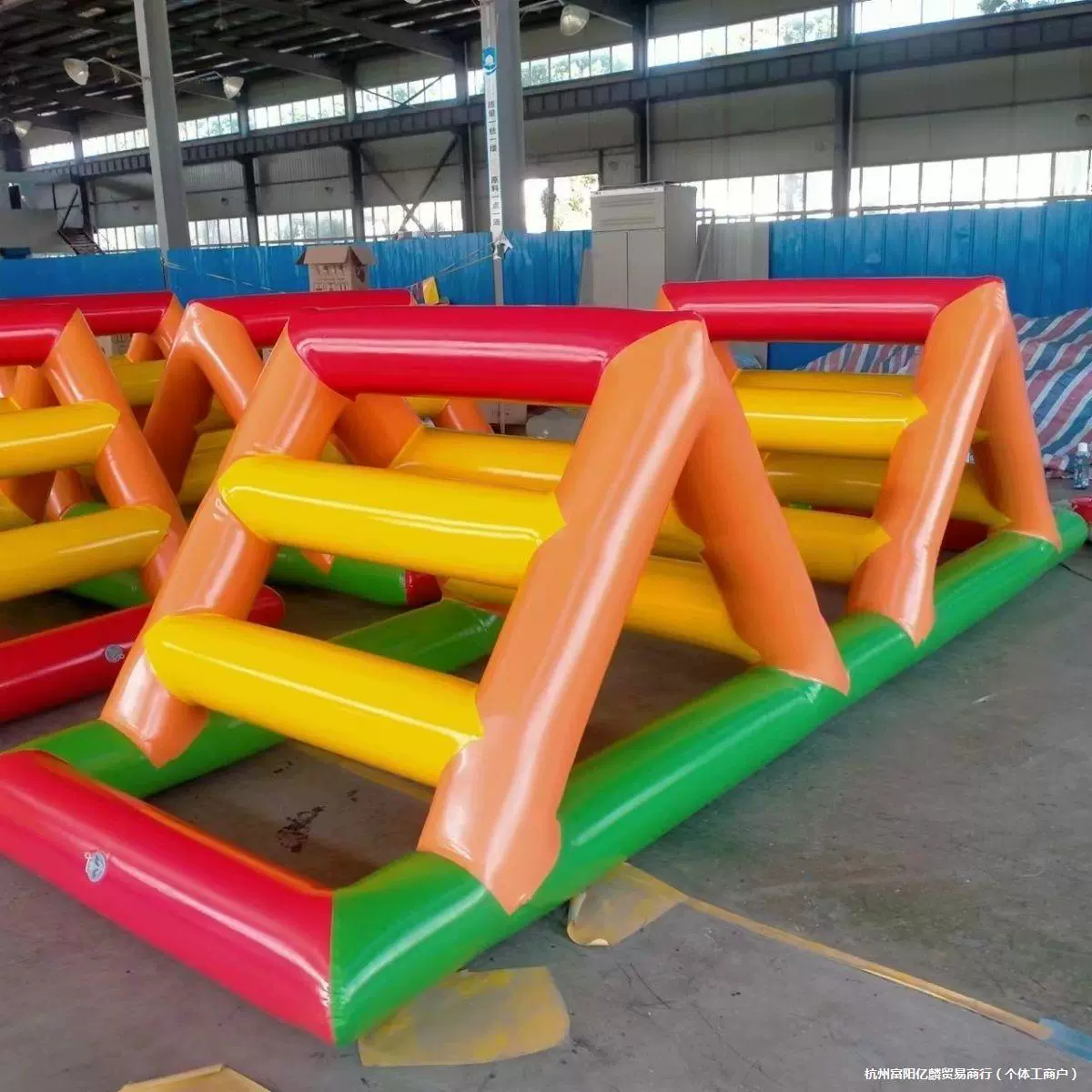 Веселая спортивная встреча, надувная треугольная лестница для альпинизма, оборудование для физического интеллекта в детском саду, реквизит для занятий, гусеница