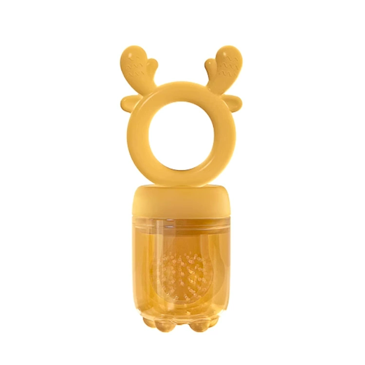 Детские фрукты кусают мешок, полный силиконовые фрукты и овощи