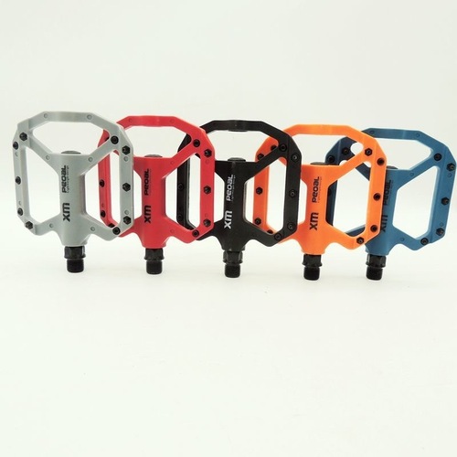 High-strength nylon fiber bearing pedals for mountain bikes Colored track bike widened non-slip bearing pedals
