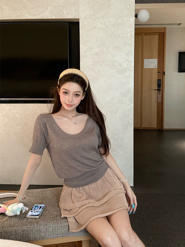 Korean Style V-Neck Short-Sleeved Knitwear 2026 Summer New Style Cut Out High-Waisted A-Line Skirt Two-Piece Set for Women Chic