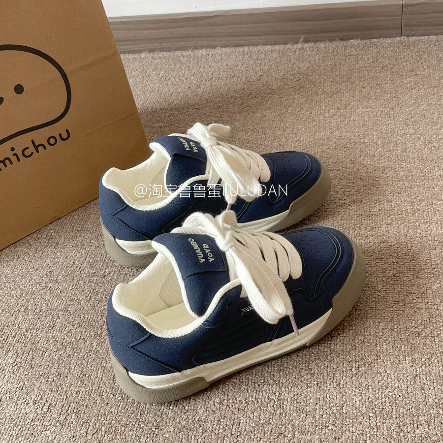 Color sólido simple zapatos de pan casuales de otoño 2025 nuevos zapatos de patineta coreanos de estilo Harajuku zapatos blancos para mujeres
