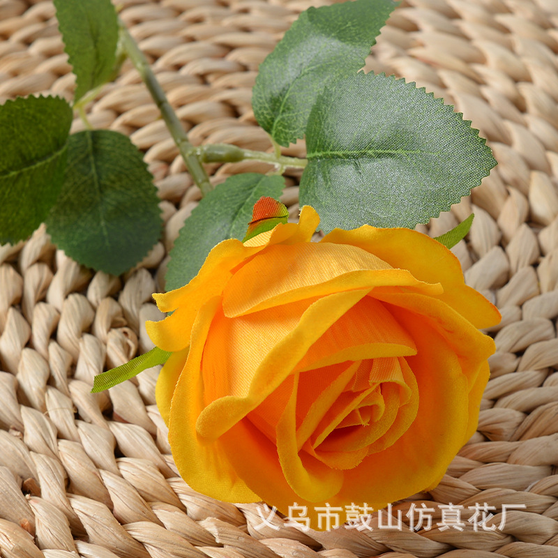 Sola franela Rosa flor artificial Día de San Valentín accesorios de boda flor decorativa pared cascada flor artificial Flor de seda artificial