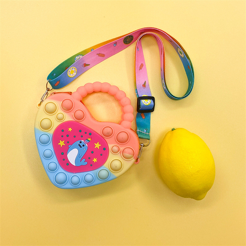 Kid's Small Silica Gel Color Block Star Heart Shape Cute Zipper Crossbody Bag display picture 4