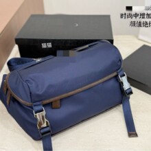 P拉达欧美新款降落伞防水尼龙大容量男女款单肩斜挎邮差包供外单