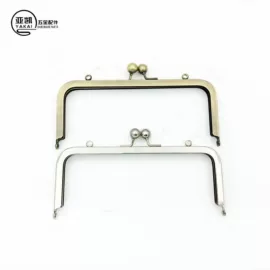 扣锁;其他箱包配件;拎环