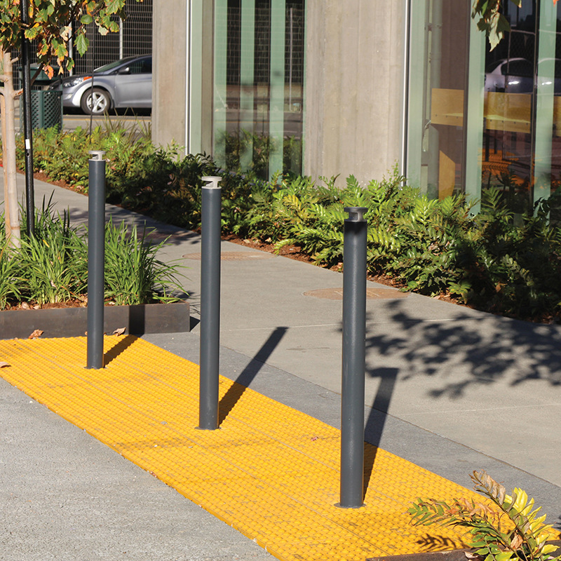 LED灯路桩警示柱隔离柱挡车柱路障学校门口商场LED灯固定柱