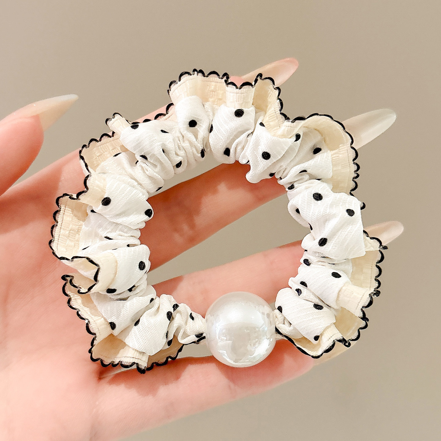 Coletero de encaje con lunares negros y perlas, fondo blanco #4, de aproximadamente 7 cm.