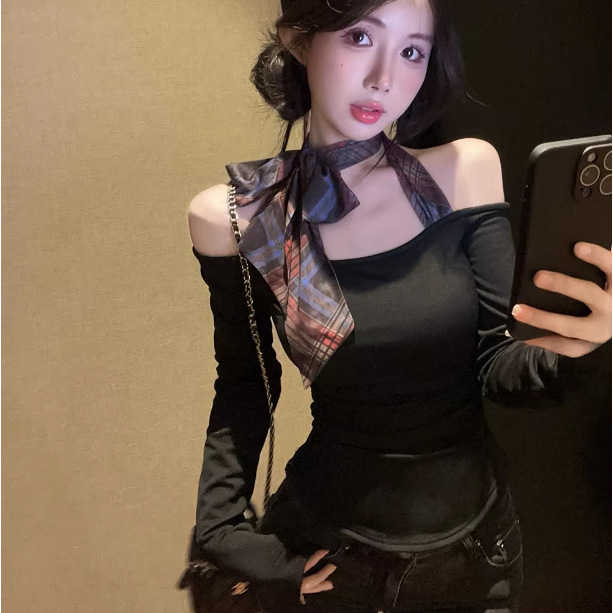 American-Style Spicy Girl Black Off-Shoulder Halter Neck T-Shirt with Plaid Bow, Slim-Fit Off-Shoulder Top for Spring and Autumn 5702 American-Style Spicy Girl Black Off-Shoulder Halter Neck T-Shirt with Plaid Bow, Slim-Fit Off-Shoulder Top for Spring and Autumn 5702
