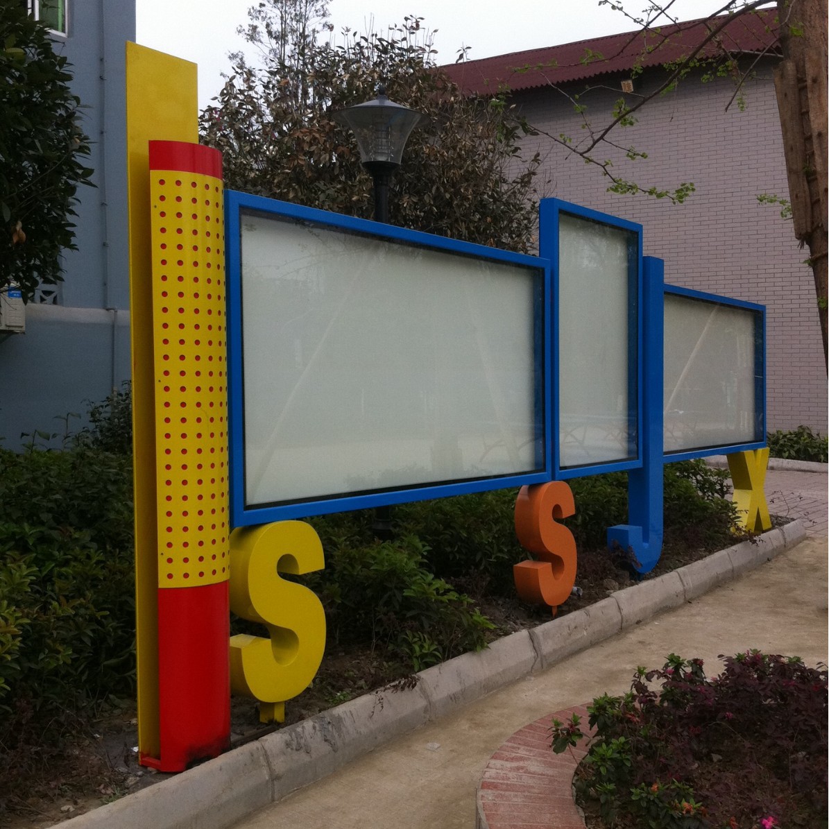 成都厂家制作烤漆宣传栏 学校宣传栏 烤漆橱窗 可上门安装