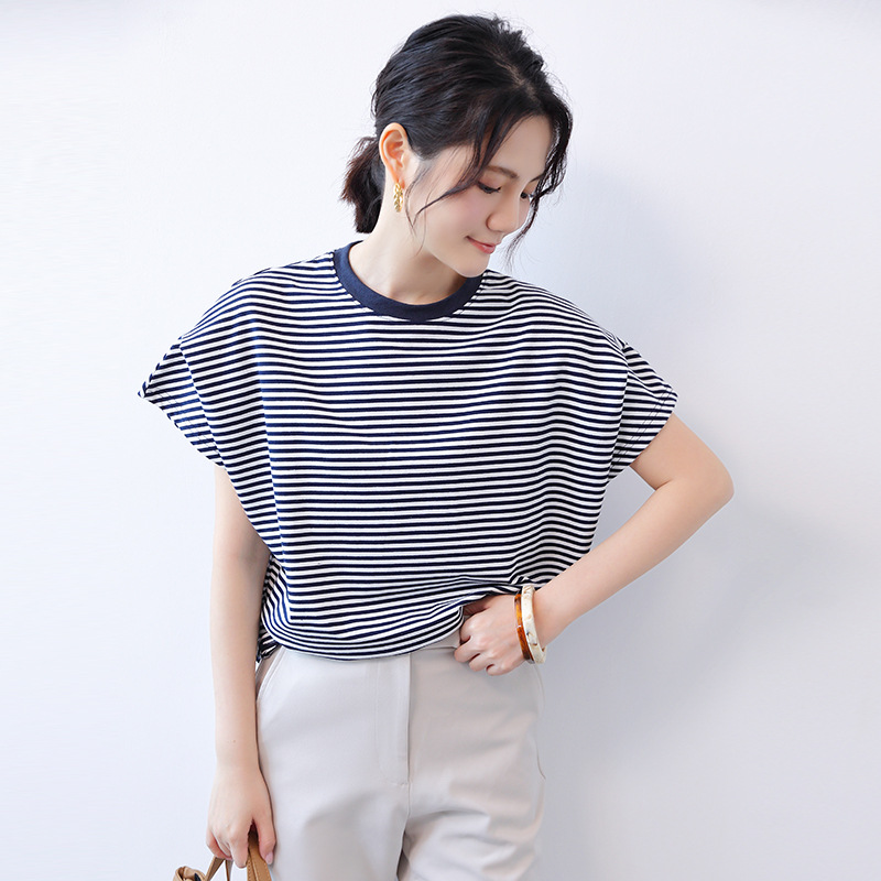 Estilo japonés transfronterizo artístico simple delgada suelta a rayas manga corta Camiseta diseño cuello redondo manga de murciélagos estilo coreano