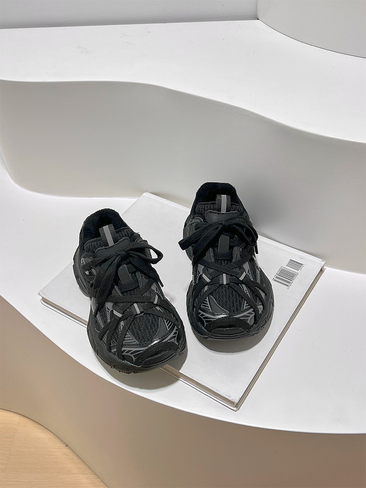 Collection automne-hiver 2025 de la marque tendance pour enfants : baskets Spider-Man à lacets, doublées en polaire, pour papa et fille, style sport parent-enfant._voghion.com