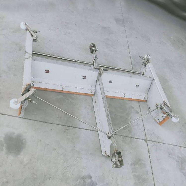 6 cerdos de acero inoxidable máquina de limpieza de estiércol ovejas de grasa automática máquina de limpieza de estiércol gruesa raspadora