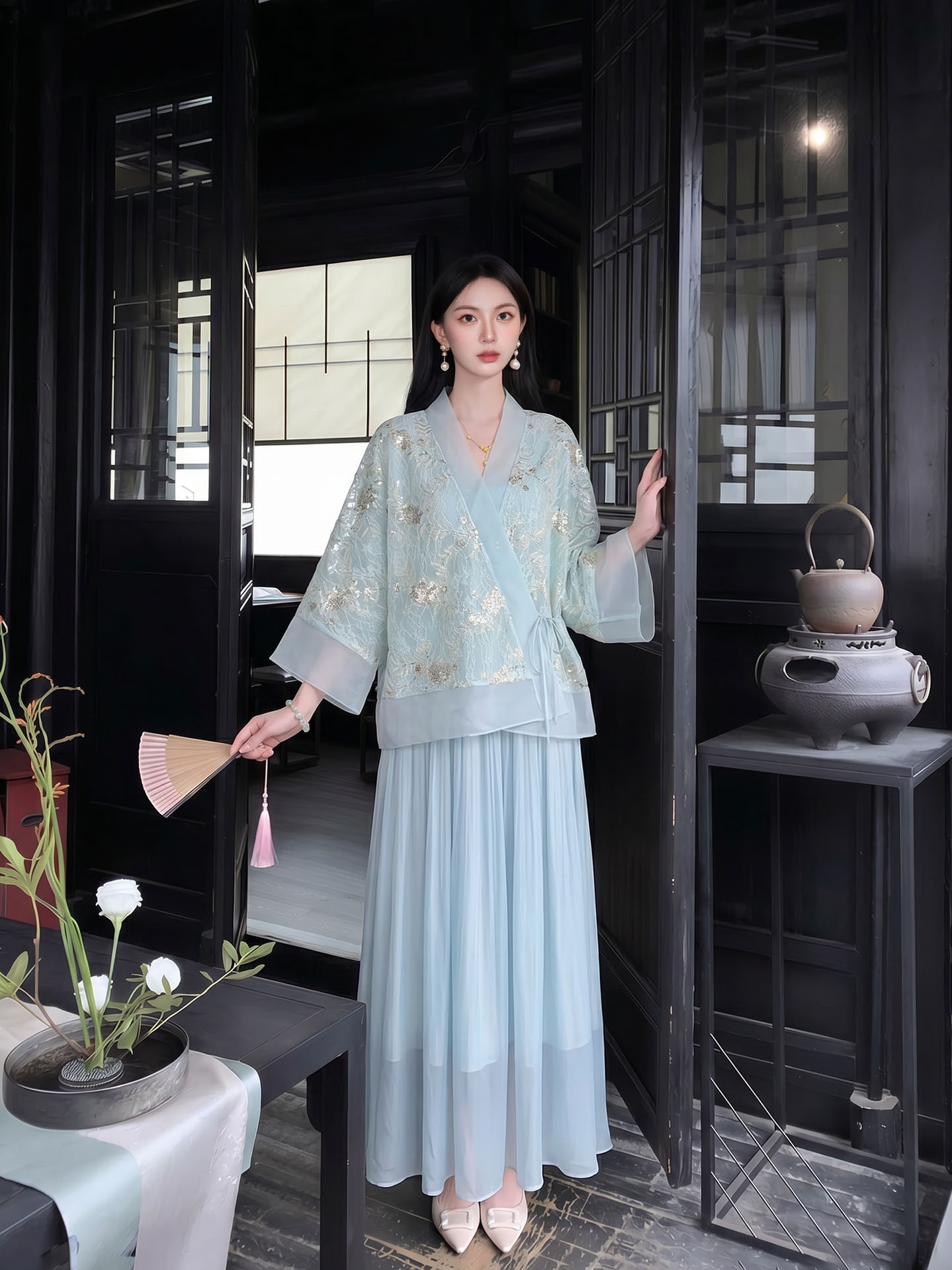 Bộ áo khoác ngoài và đầm dây phong cách Tân Trung Hoa thêu hoa sequin nặng — bộ đồ, đầm dây, áo khoác
