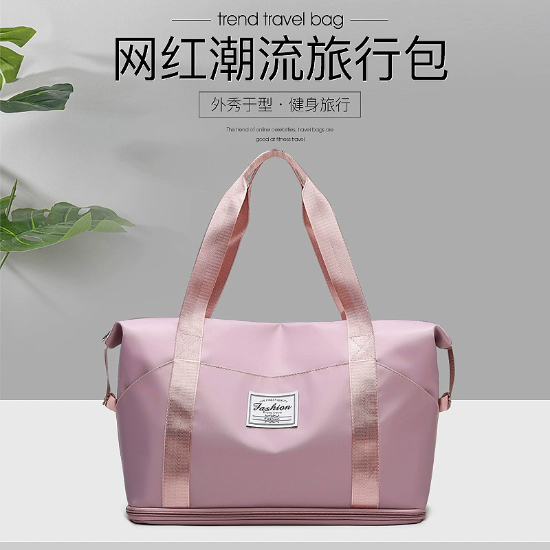 Может быть расширен. Дорожная сумка на чемодане для тележки.