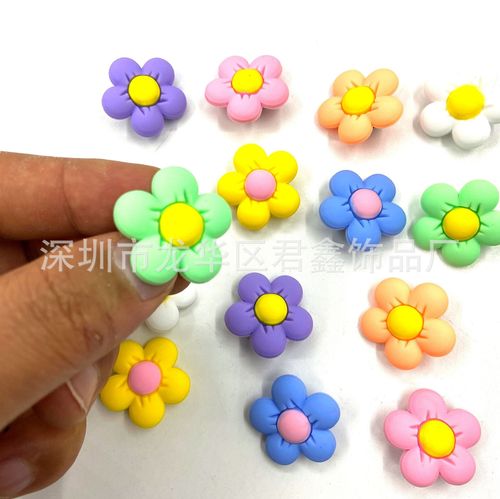 New product hole shoes flower shoe buckle PVC soft rubber flowers small flowers DIY accessory decoration buckle shoelace buckle