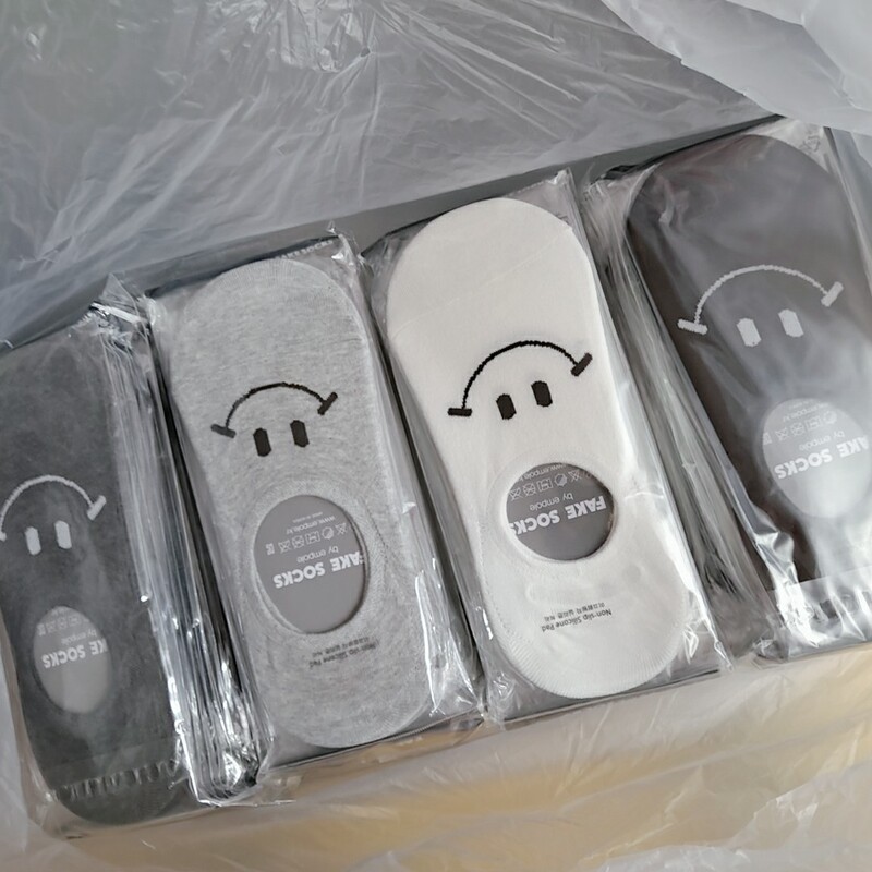 Men's ankle socks smiley face white invisible socks South Korea Dongdaemun socks wholesale