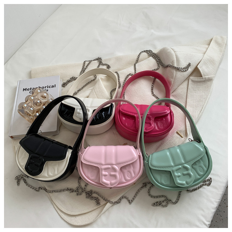 Summer 2022 New Style Solid Color Messenger Saddle Bag display picture 1