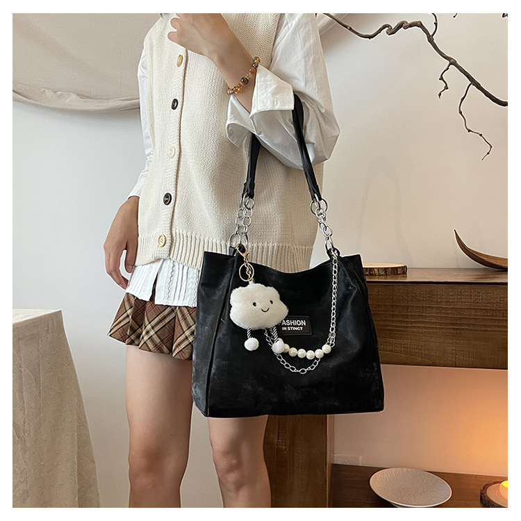 Large-capacity work commuting bag for women, new autumn 2024, versatile and fashionable beaded chain single-shoulder bag tote bag undefined
