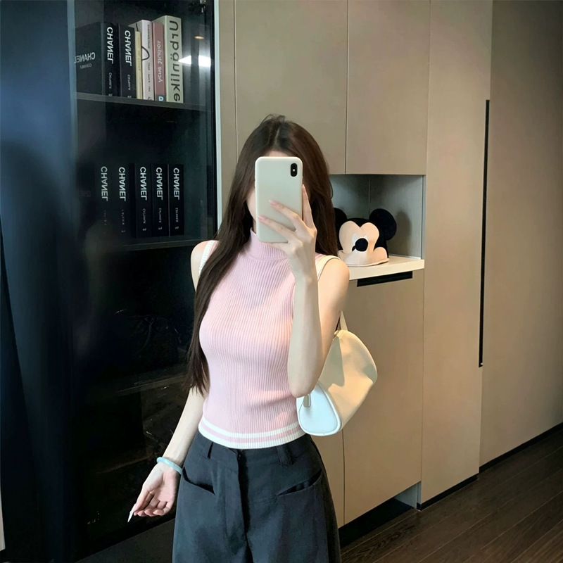 Real shot of a light and mature, minimalist style half-turtleneck knitted vest for women, featuring color blocking, a sleeveless design, a slim fit, and a flattering silhouette, perfect for petite figures and creating a youthful look Real shot of a light and mature, minimalist style half-turtleneck knitted vest for women, featuring color blocking, a sleeveless design, a slim fit, and a flattering silhouette, perfect for petite figures and creating a youthful look