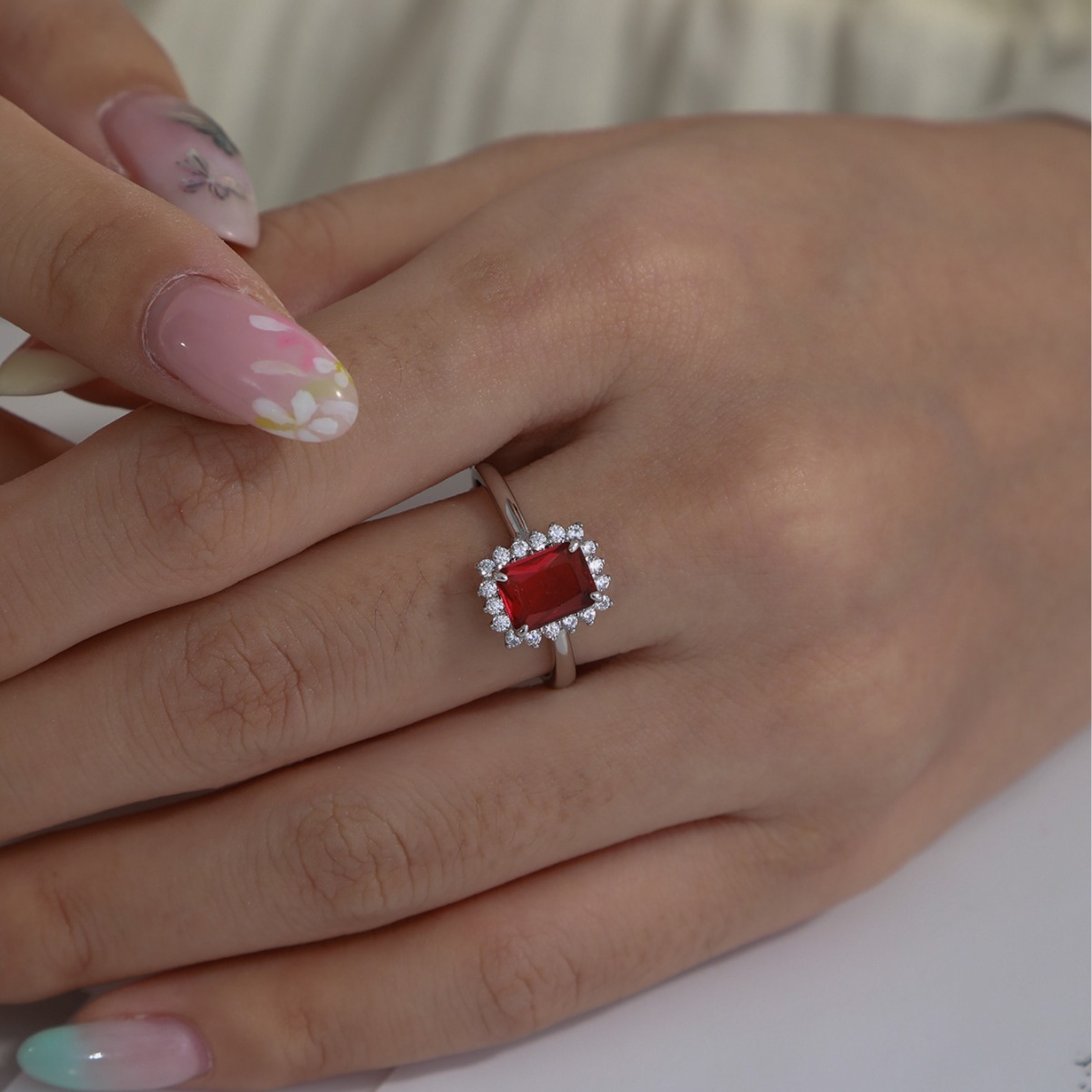 Xuping imitación de la serie Cuadrado temperamento elegante retro anillo femenino de alto nivel nicho ligero lujo anillo de apertura