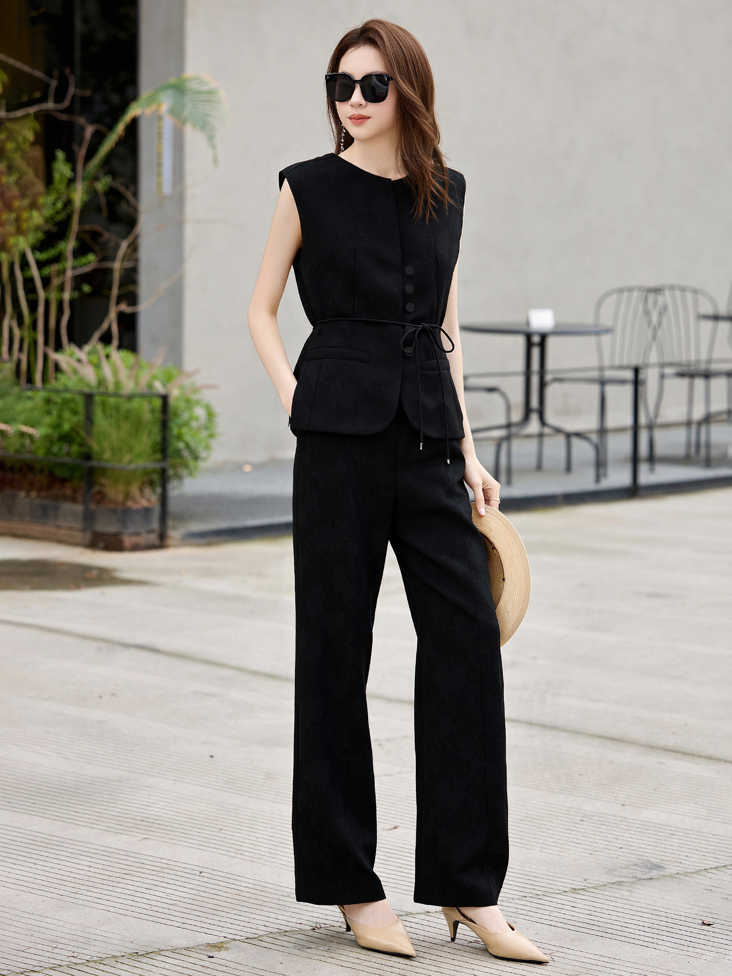 Bộ quần áo hai mảnh nữ phong cách tân cổ điển Trung Hoa – áo gile họa tiết jacquard kết hợp quần ống rộng — màu đen, màu trắng, màu vàng