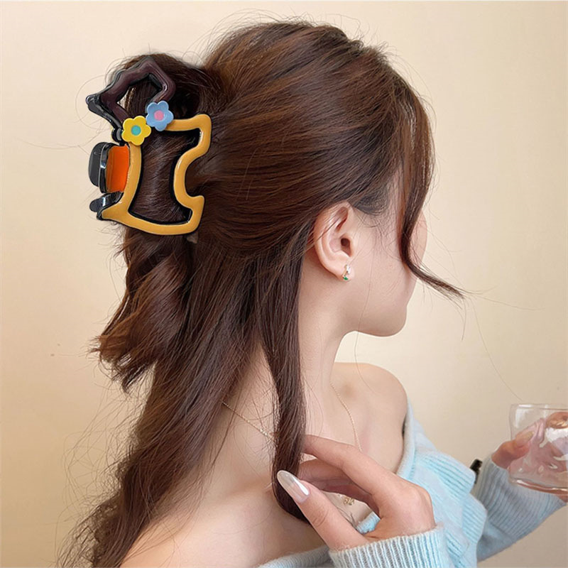 Linda flor perrito pinza para el cabello horquilla femenina de alta calidad clip simple de todo fósforo tocado clip de tiburón en la parte posterior de la cabeza