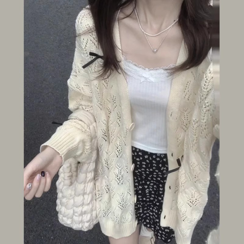 Sweater with bow