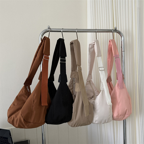 Lifestyle Large Capacity Wide Shoulder Strap Oxford Cloth Bag 2024 Trendy Design Crepe Folded Dumpling Bag Single Shoulder Crossbody Bag for Women