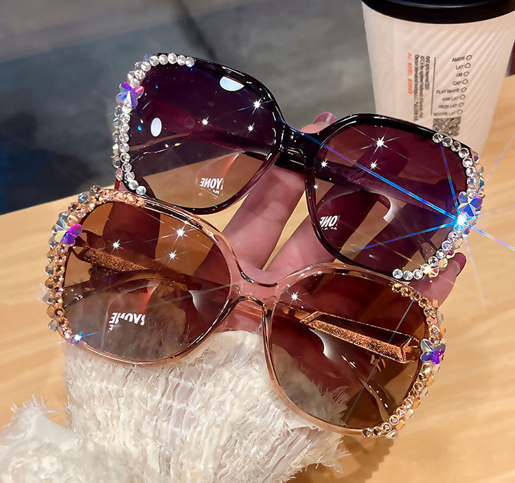 Oval Frame Glasses Style Outdoor, Travel, Shopping Occasion Elegant Oval Pc Oval Frame Diamond Frameless Women's Sunglasses