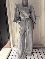 韩式设计感时髦运动套装花边点缀