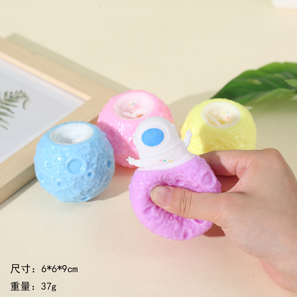 Astronaut squeeze cup