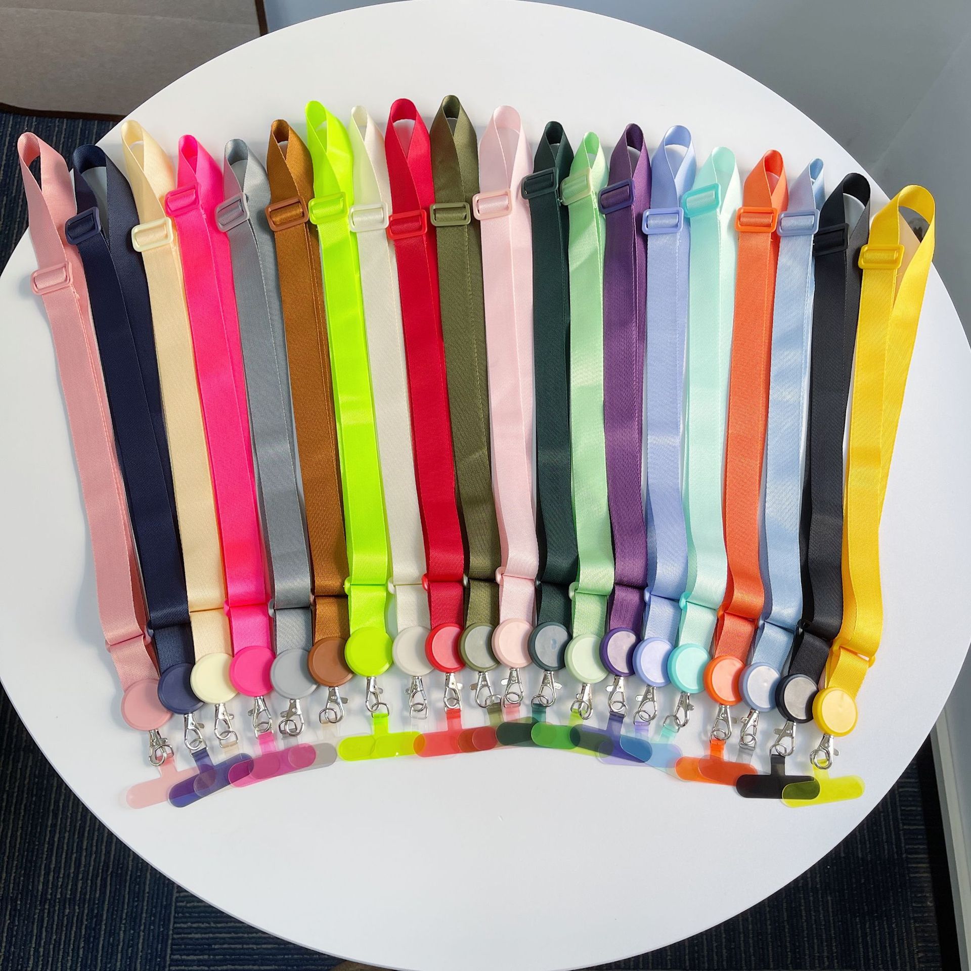 Cross-border popular universal phone lanyard, adjustable crossbody lanyard, sturdy and detachable phone lanyard clip.