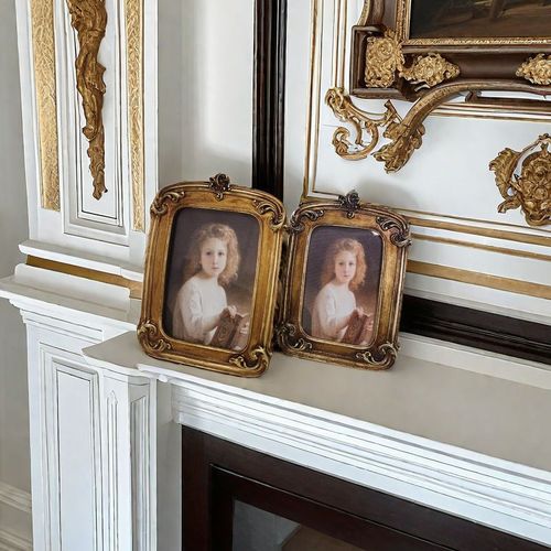 Directly supplied resin creative European retro French literary home decoration ornaments golden carved combination table photo frame