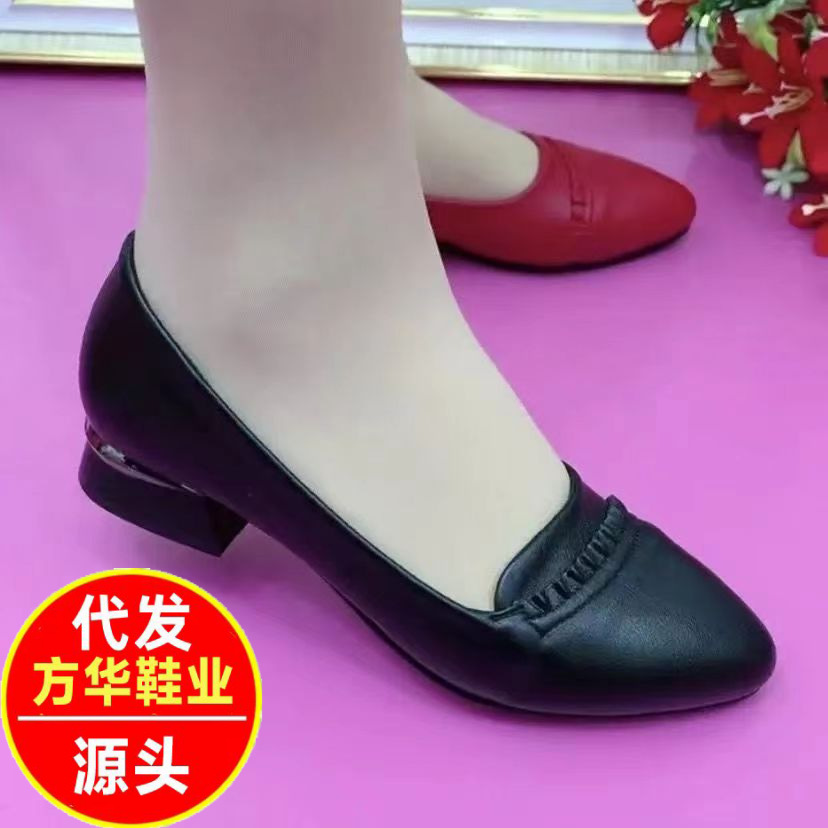 2026 verano nuevo temperamento suave zapatos de cuero cómodos de tacón grueso moda versátil punzantes zapatos de cuero suave zapatos de madre