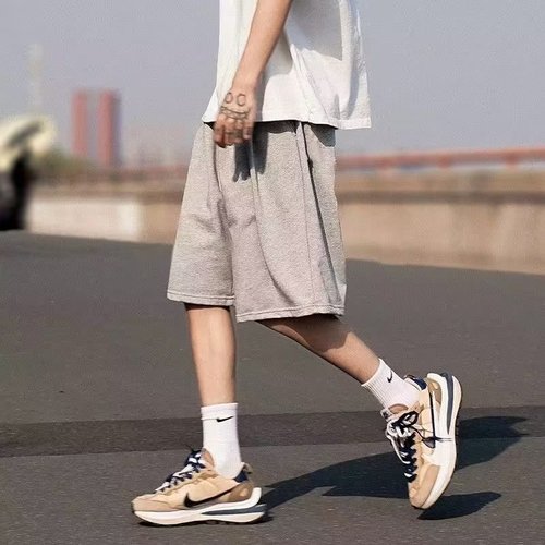 Five-Quarter Pants: Youthful Spring/Fall Casual Wear for Men – Simple, Loose-Fit Design from a Trendy Streetwear Brand