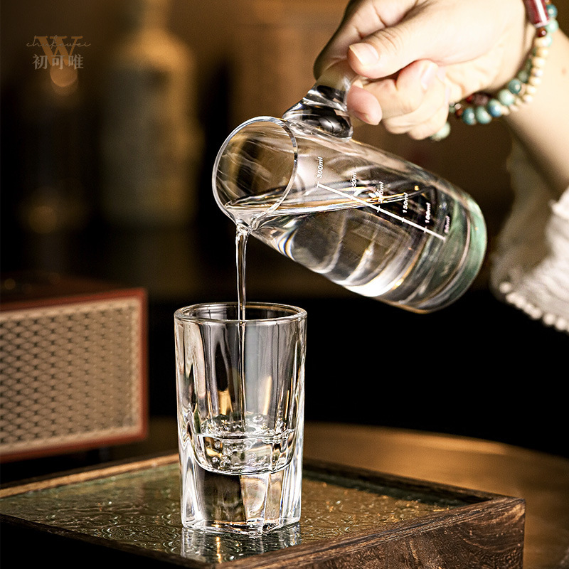 Conjunto de tazas de vino doméstico dos tazas de bala de lujo ligero de alta calidad una taza de vidrio de alta gama dos vasos de vino