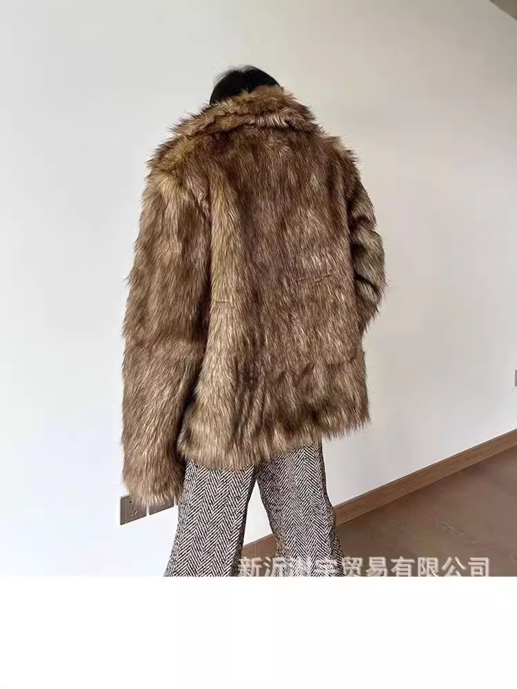 2024 Europa y América abrigo de piel de hombre abrigo de pelo de lobo cálido abrigo abrigo de pelo de estilo punk corto aumento